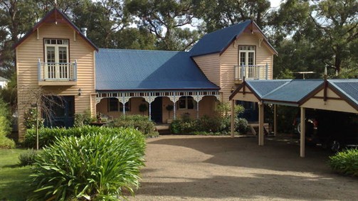 Hideaways at Red Hill Logo and Images