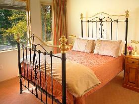Adelaide Serviced Apartments - William Townhouse Logo and Images