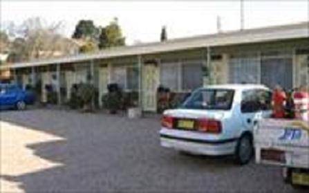 Bong Bong Motel Logo and Images