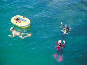 Port Noarlunga Beach and Jetty Logo and Images