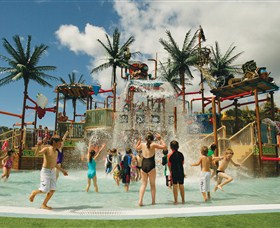 Wet 'n' Wild Water World Logo and Images