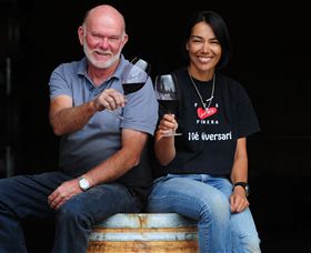 Tar & Roses Wines Logo and Images