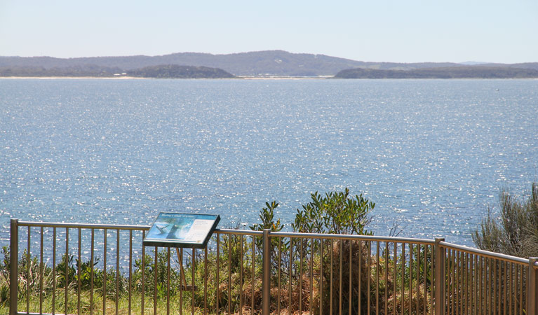 Moruya Heads lookout Logo and Images