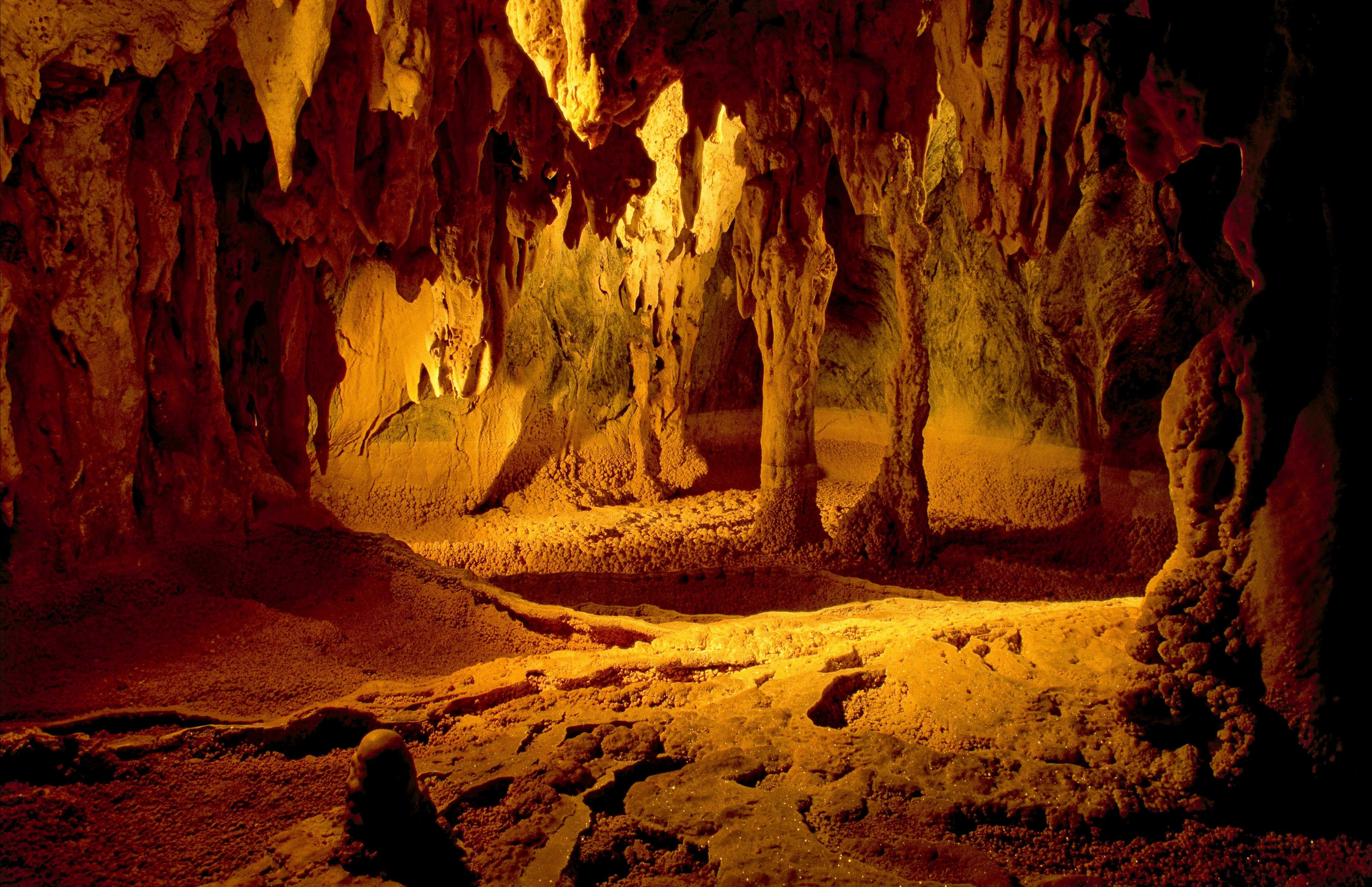 Chillagoe-Mungana Caves National Park Logo and Images