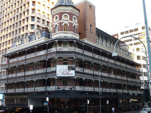 Base Brisbane Backpackers Central Image