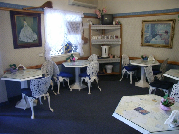 Annie's Shandon Inn Logo and Images