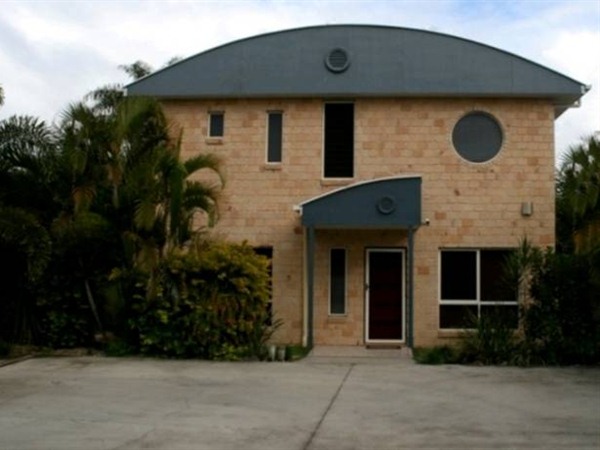 Beach House Redcliffe Logo and Images