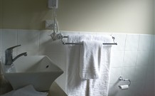 Silverpoint Accommodation Logo and Images