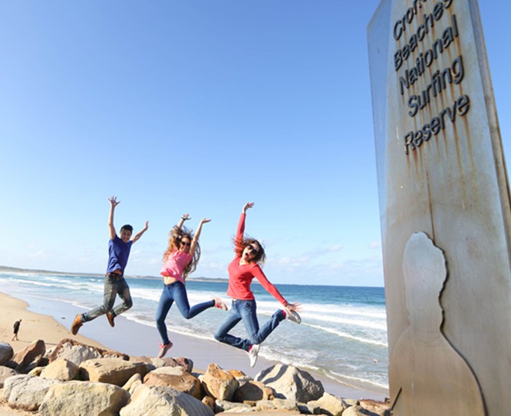 Sydney, Cronulla Beach YHA Logo and Images