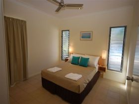 Woodgate Beach Houses Logo and Images