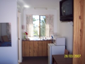 Killarney Sundown Motel and Tourist Park Logo and Images