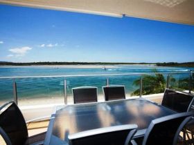 Las Rias Luxury Apartments Logo and Images