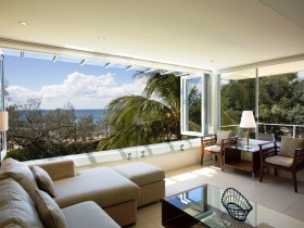 Maison Noosa Luxury Beachfront Resort Logo and Images