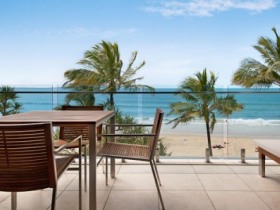 Fairshore Noosa Logo and Images