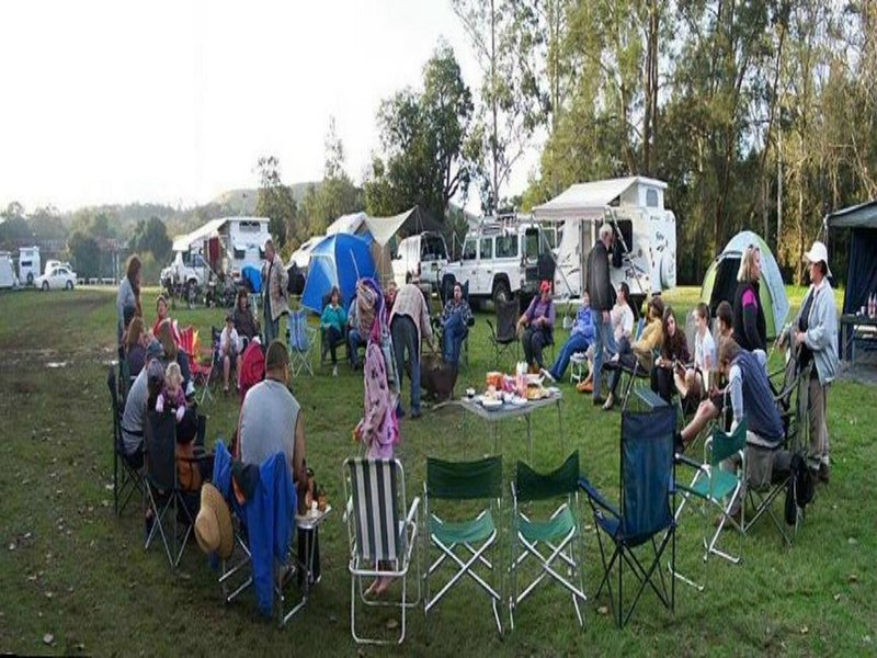 Williams River Holiday Park Logo and Images
