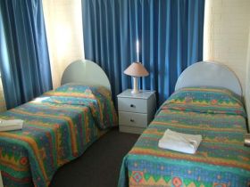 Broadbeach Central Holiday Units Logo and Images