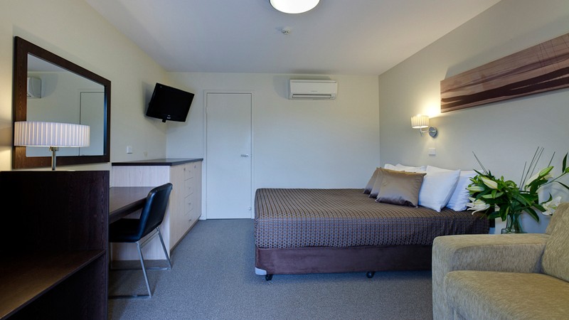 BEST WESTERN Tall Trees Canberra Logo and Images
