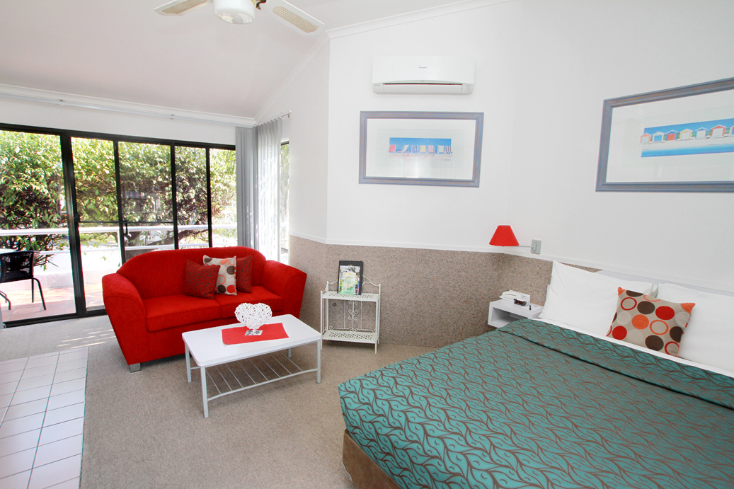 BEST WESTERN Sea Spray Motel Logo and Images