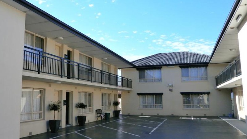 BEST WESTERN Fawkner Airport Motor Inn and Serviced Apartments Logo and Images