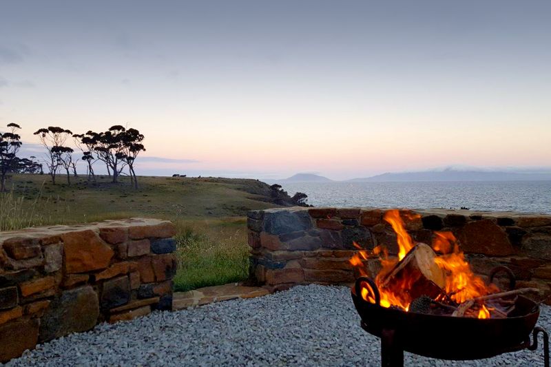Hamptons on the Bay Logo and Images