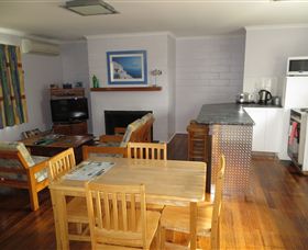 Orford Prosser Holiday Units Logo and Images