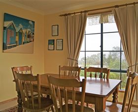 Bruny Island Accommodation Services - Omaroo Cottage Logo and Images