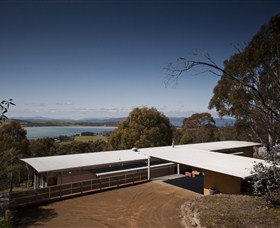 Ridgeline Pottery (Accommodation) Logo and Images