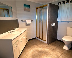 Discover Bruny Island Holiday Accommodation Logo and Images