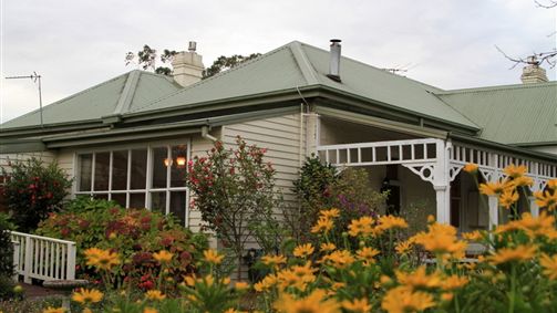 Yarra Gables Motel Logo and Images