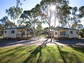 Discovery Holiday Parks - Barossa Valley Logo and Images