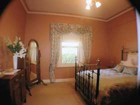 Precious Memories B&B Logo and Images