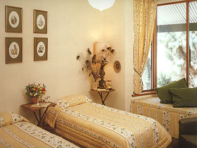 The Lodge Country House Logo and Images