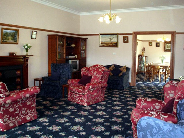 Annabelle of Healesville Bed & Breakfast Logo and Images