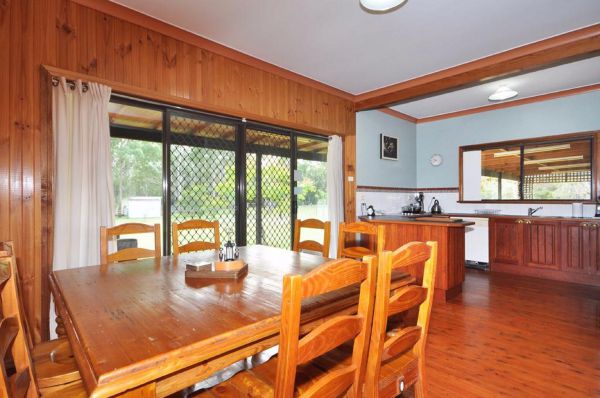 Lovedale Country Lodge Logo and Images