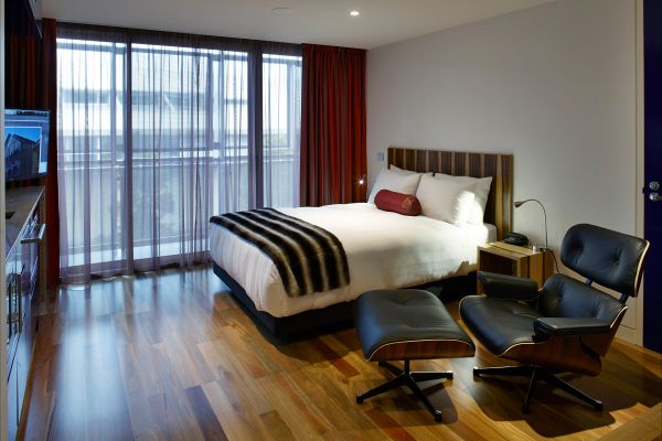 Salamanca Wharf Hotel Logo and Images