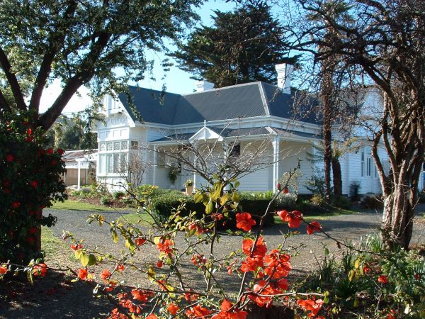 Huonville Guesthouse Logo and Images