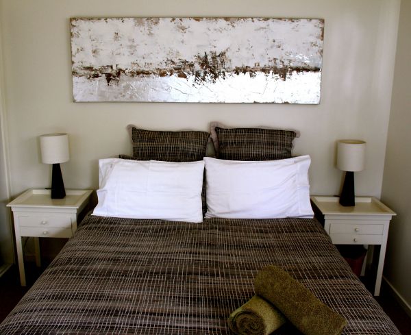 Hyams Beach Apartment Logo and Images