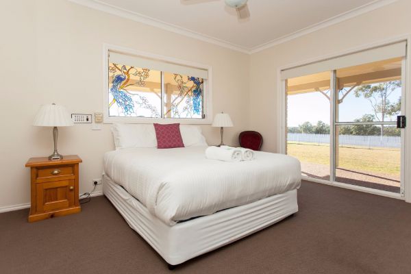 Pokolbin Farm Stay Logo and Images
