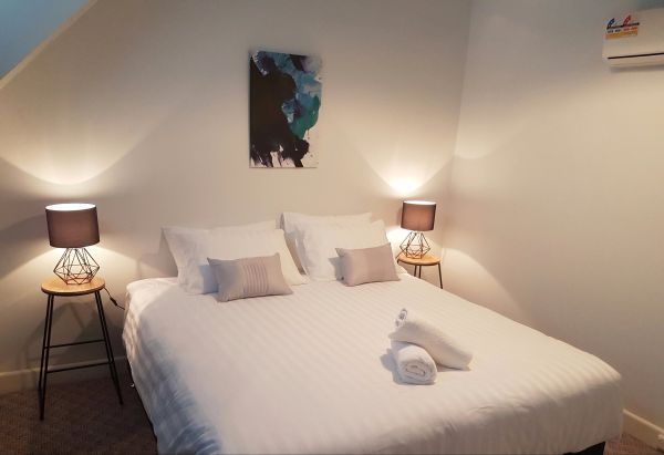 The Berry Inn Logo and Images