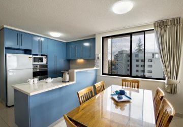 Kings Row Holiday Apartments Logo and Images