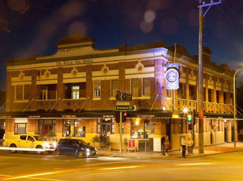 Royal Oak Hotel Cessnock Logo and Images