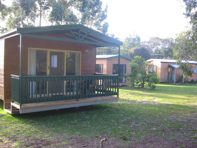 Casuarina Cabins Logo and Images