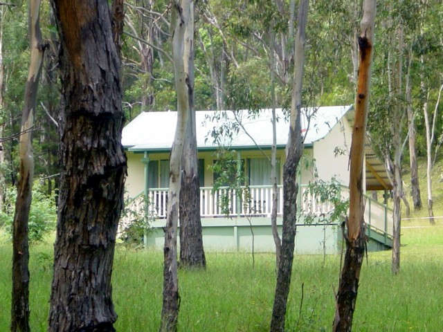 Goomburra Forest Retreat Logo and Images