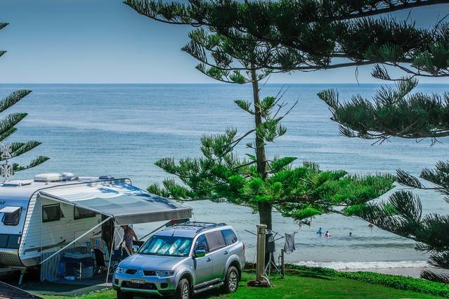 Horseshoe Bay Holiday Park Logo and Images