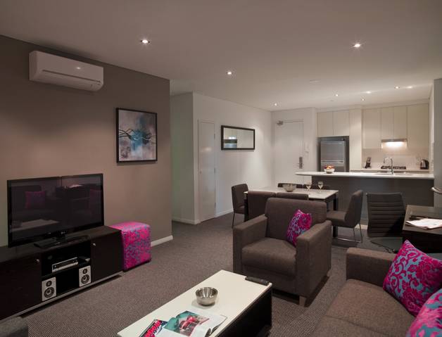 Meriton Serviced Apartments - Southport Logo and Images