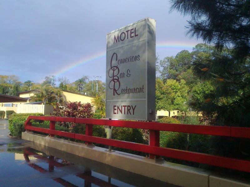 Red Bridge Motor Inn Logo and Images