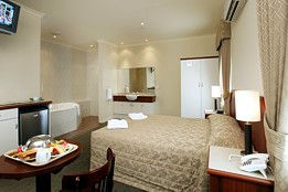 Quality Hotel Bayswater Logo and Images
