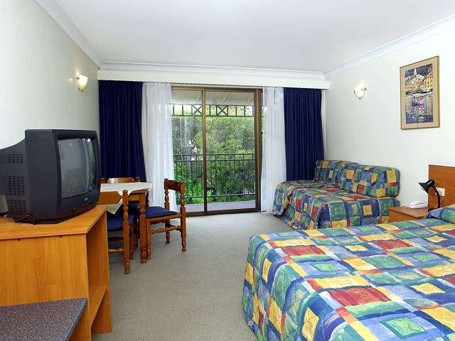 Town Beach Motor Inn Logo and Images