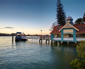 Oxford Street Bulimba Logo and Images