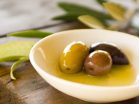 Bunnyconnellen Olive Grove and Vineyard Logo and Images